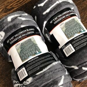 Gray Skull Halloween Sherpa Blanket  [2]